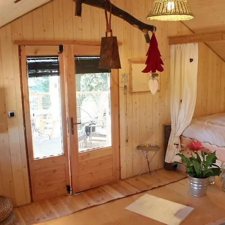 Domaine Des Grands Cedres - Maison D'hotes Bed & Breakfast 3*